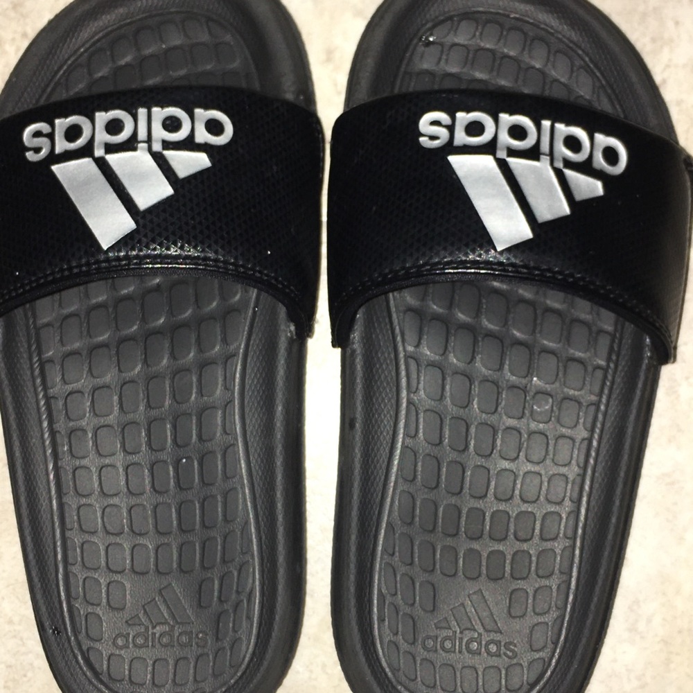 🧩Kids Adidas Slides Size 1🧩 - Picture 2 of 7